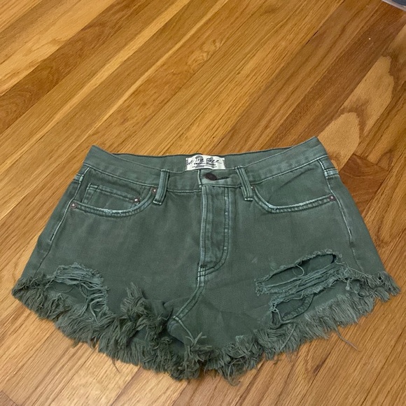 Free People Loving Good Vibrations Mid Rise Frayed Hem Shorts - Picture 1 of 1